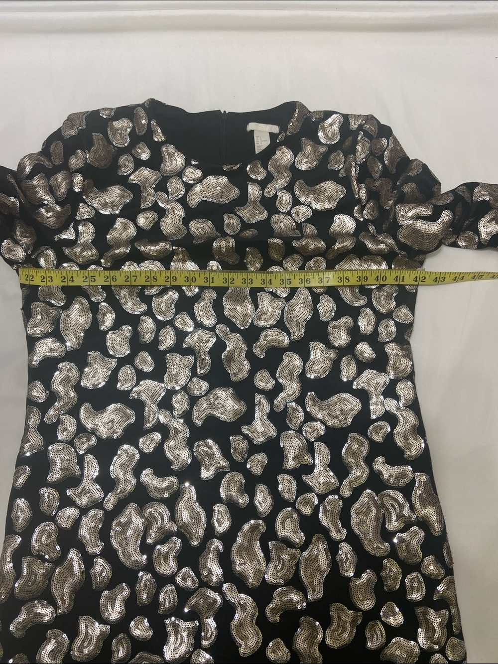 H&M Black velvet Long-Sleeve Shift Dress with Gold Sequin Animal Print. Size-L - Picture 6 of 13